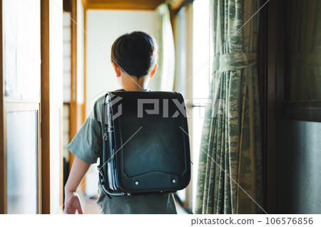 Elementary school student living in the countryside Elementary school student living in the countryside 106576856