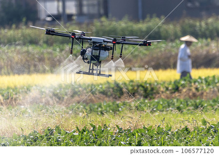 無人機噴灑農藥 106577120