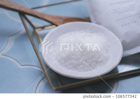 fashionable bath salts 106577342