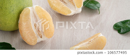 Pomelo Mid-Autumn Festival wood wooden background pomelo Mid-Autumn Festival ユズ ゆず 106577495