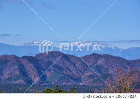 從山梨縣光陽台展望台看秋天的青木原樹海和南阿爾卑斯山 106577824