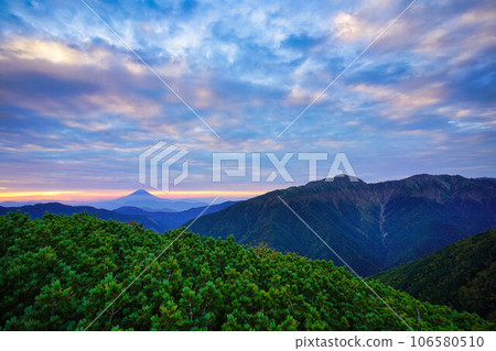 Arakawadake traverse from Sanpuku Pass Arakawadake traverse from Sanpuku Pass 106580510
