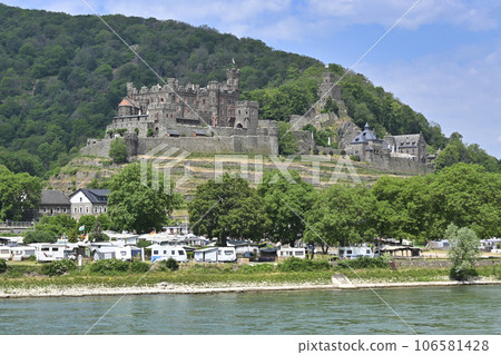 萊茵河遊船萊興斯坦城堡/德國 106581428