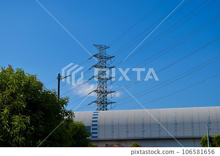 Gaikan Expressway, steel tower and blue sky 106581656