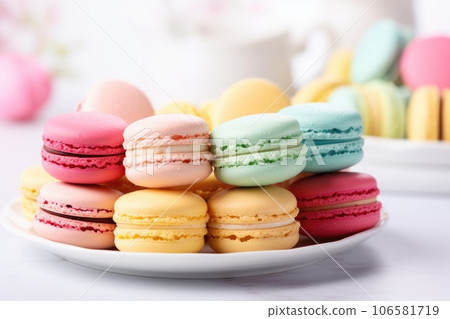Multicolored round macaroons spread out in a plate-插圖素材 [106581719 ...