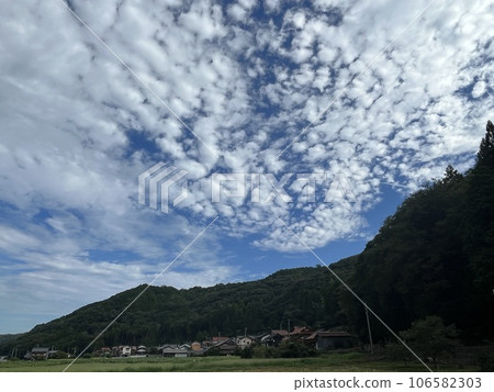 秋天的標誌,九月初的天空 秋天的標誌,九月初的天空 106582303