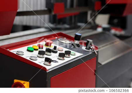 control console of automated band saw machine 106582366