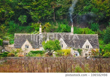 拜伯里，英格蘭的原始景觀，保留著一排排石屋 106582498