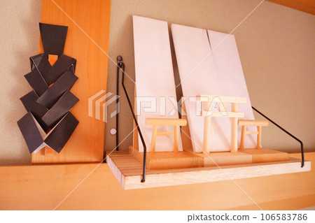 Substitute for a household altar: bills placed on a wall shelf 8 Substitute for a household altar: bills placed on a wall shelf 8 106583786