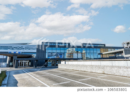 Tsuruga City, Fukui Prefecture JR Tsuruga Station on a sunny day Tsuruga City, Fukui Prefecture JR Tsuruga Station on a sunny day 106583801