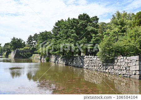 和歌山城的護城河和石牆 和歌山城的護城河和石牆 106584104