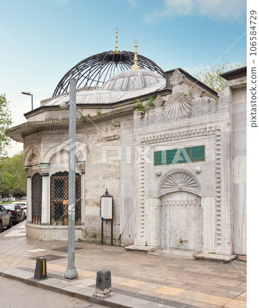 Ottoman Fountain or Sabil, in front of Tomb of Emetullah Rabia Gulnus Valide Sultan, Uskudar district, Istanbul, Turkey Ottoman Fountain or Sabil, in front of Tomb of Emetullah Rabia Gulnus Valide Sultan, Uskudar district, Istanbul, Turkey 106584729