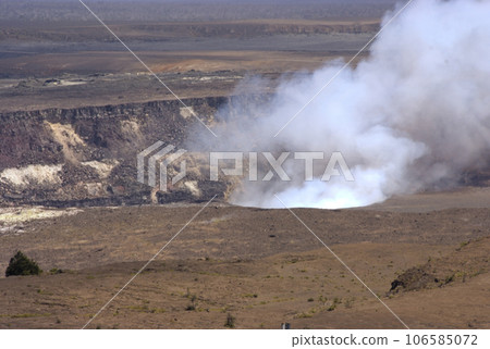 Kilauea Crater in Hawaii Volcanoes National Park 106585072