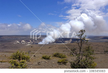 Kilauea Crater in Hawaii Volcanoes National Park 106585083