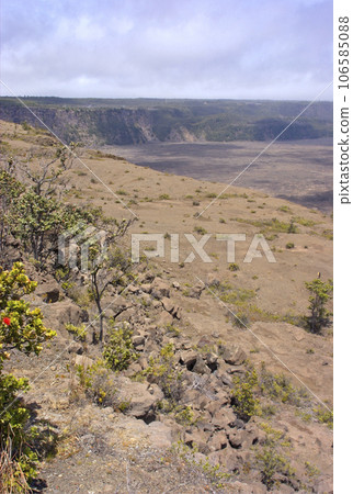 Kilauea Crater in Hawaii Volcanoes National Park Kilauea Crater in Hawaii Volcanoes National Park 106585088