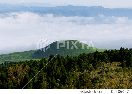 Aso, Yonezuka seen from the Kusasenri Observatory 106586037