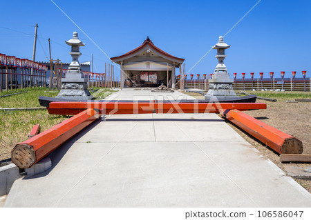 A traditional red toori gate being prepared for the Kanaiwa Summer Festival, Akiba shrine, Kanaiwa, Kanazawa, Japan. 106586047
