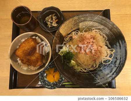 福井縣特產:醬汁炸豬排蓋飯、蕎麥麵 福井縣特產:醬汁炸豬排蓋飯、蕎麥麵 106586632