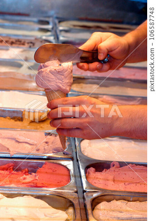 sales person sells ice cream sales person sells ice cream 106587748