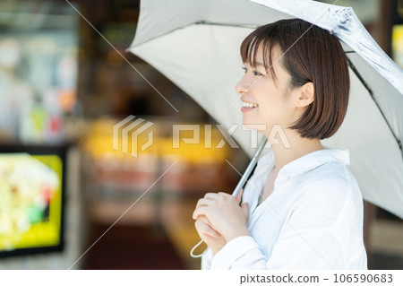 A woman holding a parasol A woman traveling A woman sightseeing in Chinatown A woman holding a parasol A woman traveling A woman sightseeing in Chinatown 106590683
