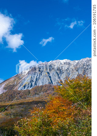 奧大山的紅葉和初雪(鍵掛嶺附近) 奧大山的紅葉和初雪(鍵掛嶺附近) 106591785