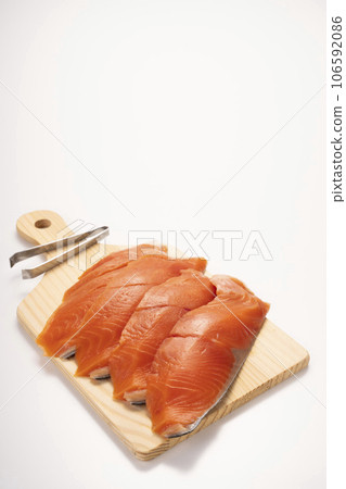 4 塊銀鮭魚，去骨，煮熟，去刺 106592086