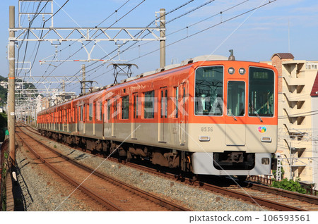 阪神8000系列列車在山陽電鐵瀧茶屋站附近運行 106593561