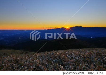 天城山的日出天空和日出以及達磨笹原山的風景Ver1 天城山的日出天空和日出以及達磨笹原山的風景Ver1 106594151