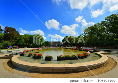 Wadakura Fountain Park (Ueno Park) with blue sky 106594599