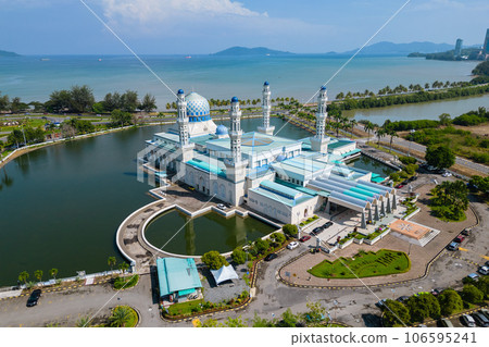 Kota Kinabalu City Mosque, Masjid Bandaraya, the floating mosque in Sabah, Malaysia 106595241