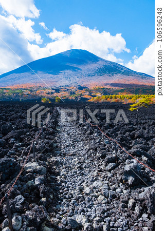 Yakehashiri lava flow and Mt. Iwate (autumn) Yakehashiri lava flow and Mt. Iwate (autumn) 106596248