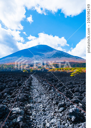 Yakehashiri lava flow and Mt. Iwate (autumn) Yakehashiri lava flow and Mt. Iwate (autumn) 106596249
