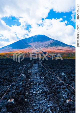 Yakehashiri lava flow and Mt. Iwate (autumn) Yakehashiri lava flow and Mt. Iwate (autumn) 106596272