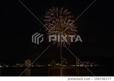 Wakura Onsen summer fireworks with beautiful fireworks reflected on the sea surface Wakura Onsen summer fireworks with beautiful fireworks reflected on the sea surface 106596577