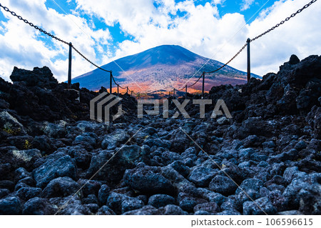 Yakehashiri lava flow and Mt. Iwate (autumn) Yakehashiri lava flow and Mt. Iwate (autumn) 106596615