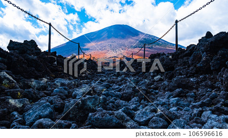 燒橋熔岩流和岩手山（秋季） 106596616