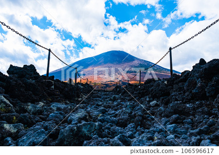 Yakehashiri lava flow and Mt. Iwate (autumn) Yakehashiri lava flow and Mt. Iwate (autumn) 106596617