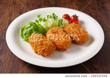 美味的奶油炸丸子 美味的奶油炸丸子 106597444