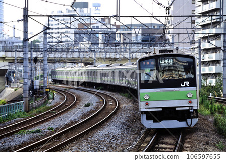 2002年：10輛205系列列車在山手線運行 106597655