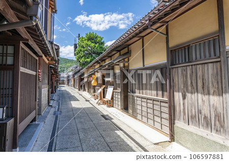 福井縣小浜市,小浜西組重要傳統建築群保存區的晴天 福井縣小浜市,小浜西組重要傳統建築群保存區的晴天 106597881