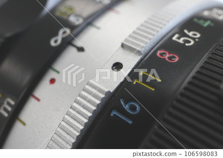 舊膠片相機上的彩色刻度線 106598083