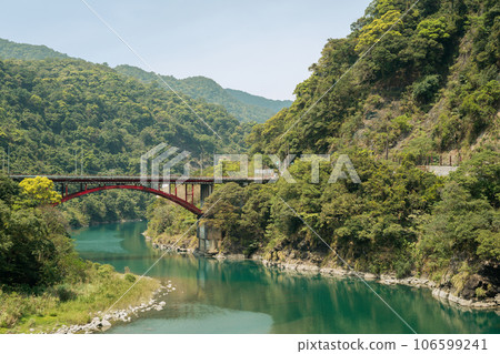 Wulai district green forest and river bridge in New Taipei City, Taiwan 106599241