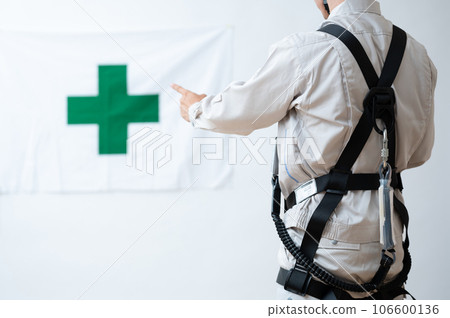 Full harness type fall arrest equipment/safety image 106600136