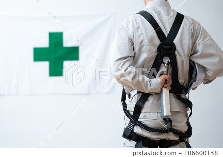 Full harness type fall arrest equipment/safety image 106600138