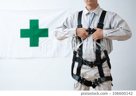 Full harness type fall arrest equipment/safety image 106600142