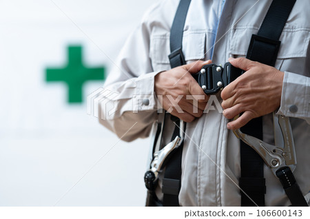Full harness type fall arrest equipment/safety image Full harness type fall arrest equipment/safety image 106600143