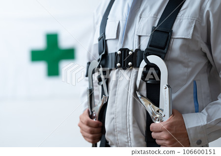 Full harness type fall arrest equipment/safety image 106600151