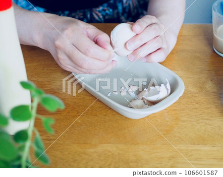 煮雞蛋殼 煮雞蛋殼 106601587