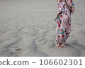 中田島沙丘中穿著裙子的女人 106602301