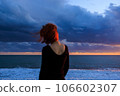 美麗的夕陽和美麗的背影 106602307